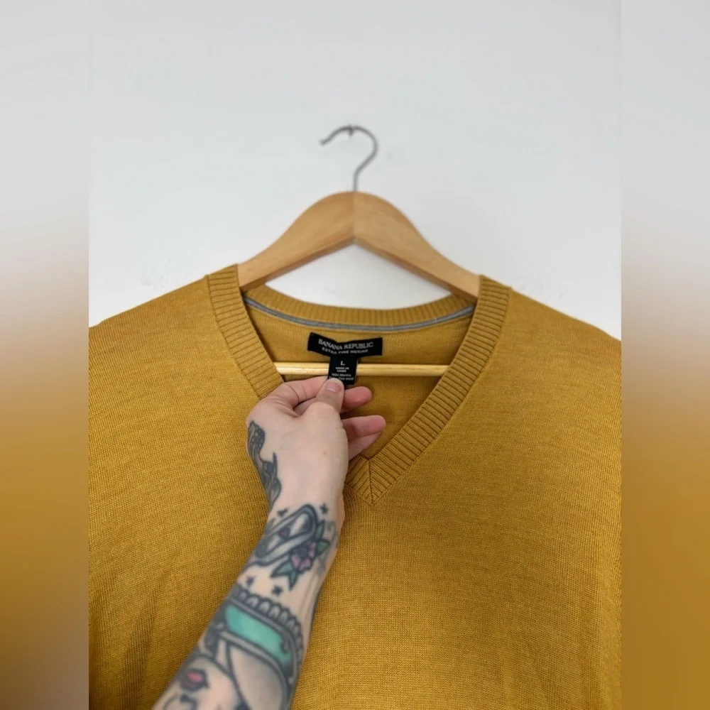 Banana Republic Washable Merino Wool Vneck In Mustard